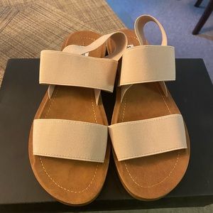 STEVE MADDEN BEIGE SANDALS